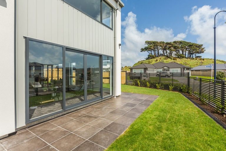 Photo of property in 2a Kaiaho Close, Aotea, Porirua, 5024