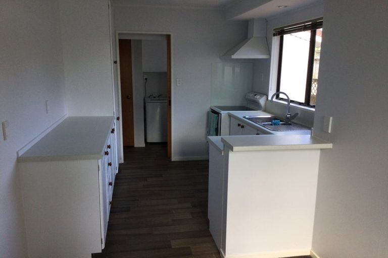 Photo of property in 1/7 Vardon Road, Green Bay, Auckland, 0604