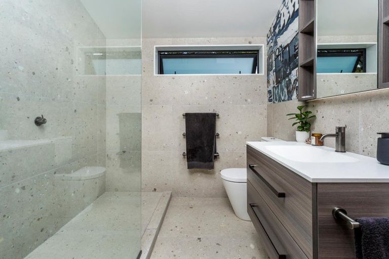 Photo of property in 2 Old Lake Road, Narrow Neck, Auckland, 0624