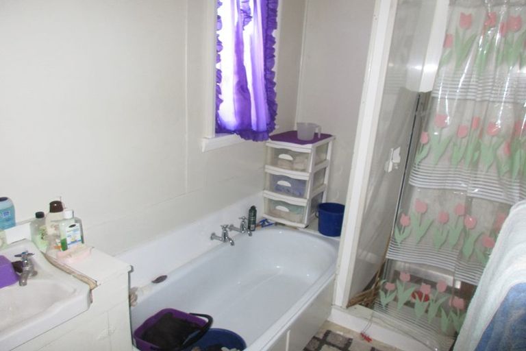 Photo of property in 143 Mako Mako Road, Levin, 5510