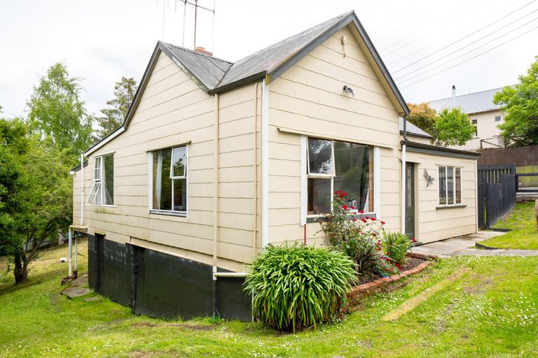 Photo of property in 70 Avenue Road, West End, Timaru, 7910