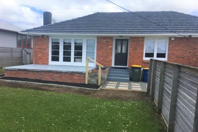 Photo of property in 14 Vera Road, Te Atatu South, Auckland, 0610