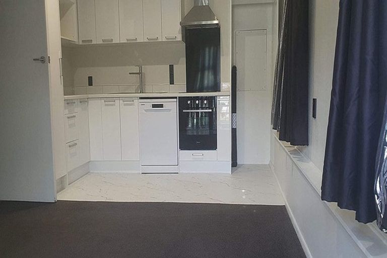 Photo of property in 39 Korau Grove, Stokes Valley, Lower Hutt, 5019