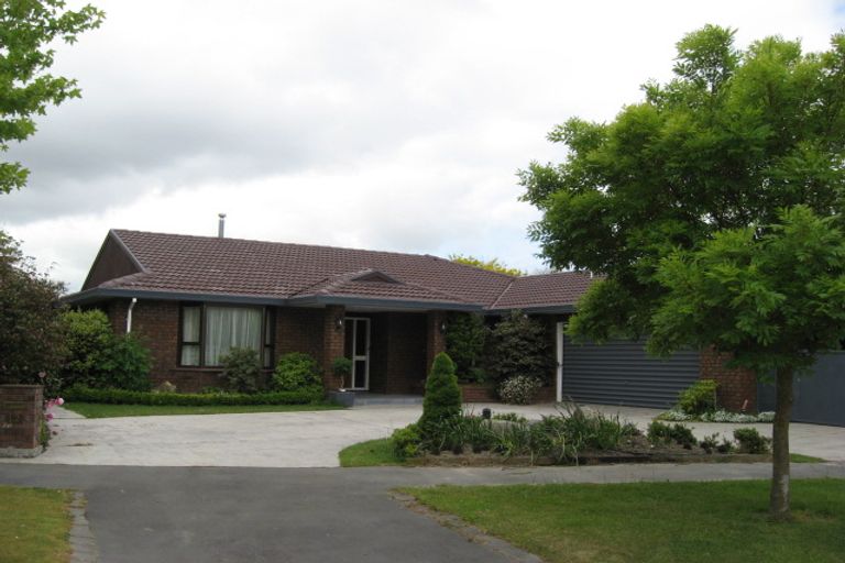 Photo of property in 12 Felstead Place, Avonhead, Christchurch, 8042