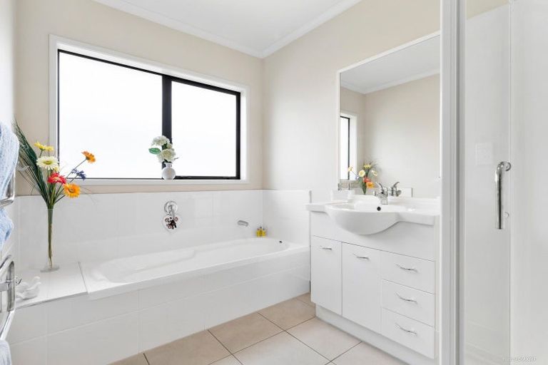 Photo of property in 25 Willowgrange Place, Pukekohe, 2120