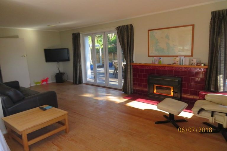 Photo of property in 25 View Road, Shelly Park, Auckland, 2014
