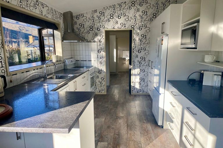 Photo of property in 1 Donegal Street, Cromwell, 9310
