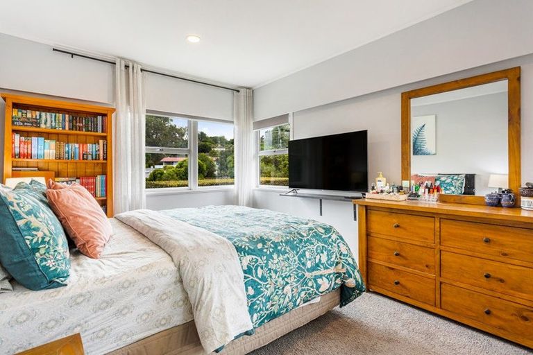 Photo of property in 1/37 Weldene Avenue, Glenfield, Auckland, 0629