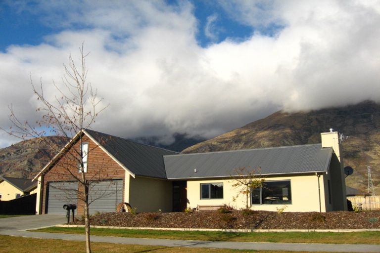 Photo of property in 8 Orbell Drive, Lake Hayes, Queenstown, 9304