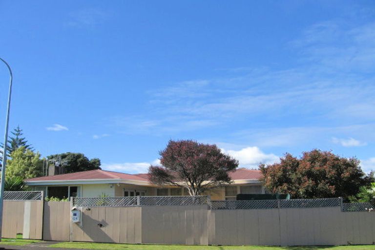 Photo of property in 129 Kingswood Road, Brookfield, Tauranga, 3110