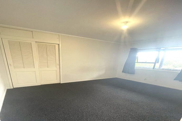 Photo of property in 35 Kirby Street, Glendene, Auckland, 0602