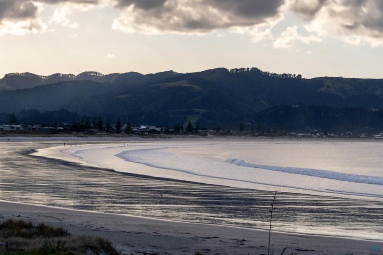 Photo of property in 63 Taumata Road, Omaha, 0986