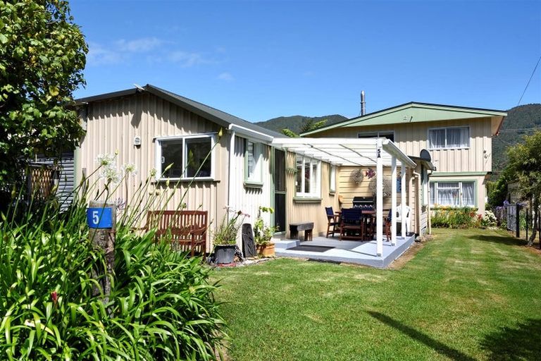 Photo of property in 5 The Parade, Okiwi Bay, French Pass, 7193