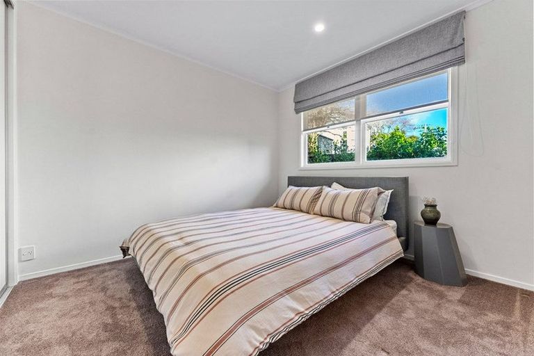 Photo of property in 2/2 Seaview Road, Milford, Auckland, 0620