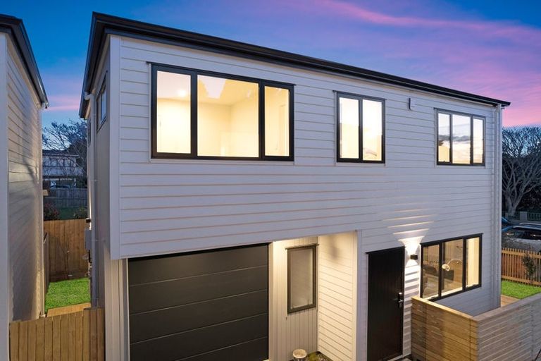 Photo of property in 3a Raupapa Street, Northcote, Auckland, 0627