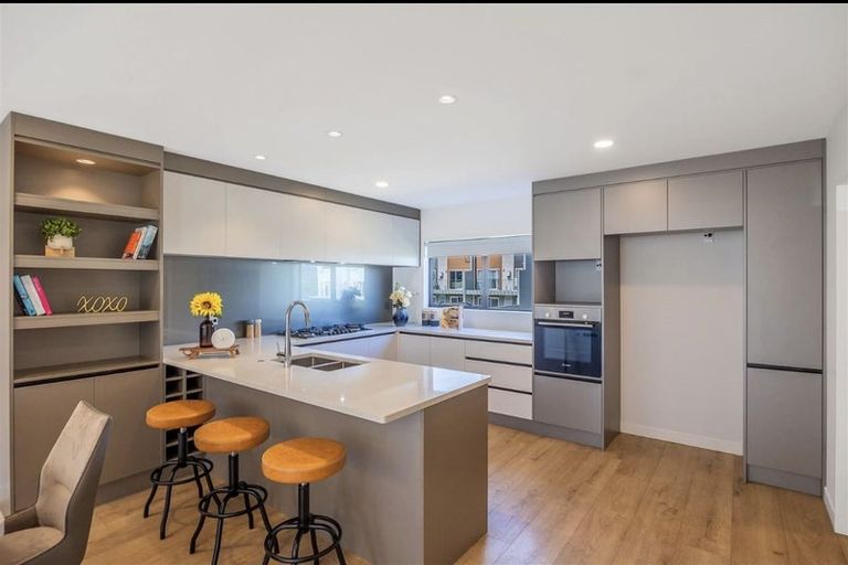 Photo of property in 16 Meritage Lane, Te Atatu South, Auckland, 0610