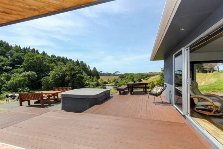 Photo of property in 31 Sealy Road, Omata, New Plymouth, 4374