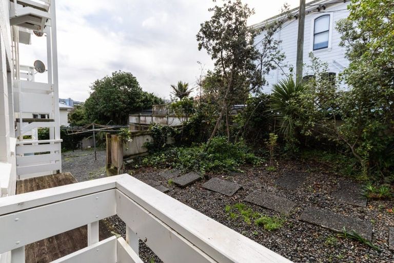 Photo of property in 5 Hawker Street, Mount Victoria, Wellington, 6011