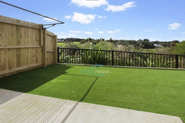 Photo of property in 38 Matawhanga Drive, Wattle Downs, Auckland, 2103