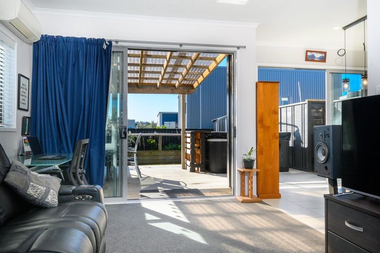 Photo of property in 24 Station Street, Hobsonville, Auckland, 0616
