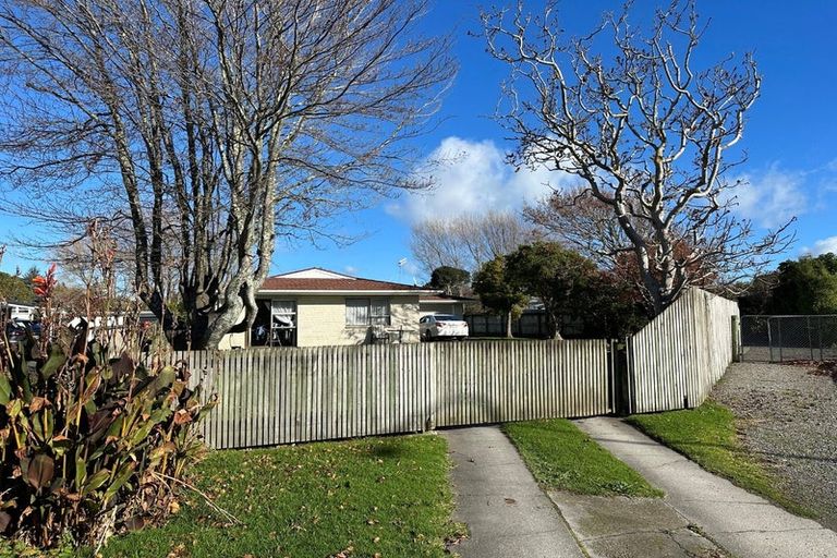 Photo of property in 208 Te Moana Road, Waikanae, 5036