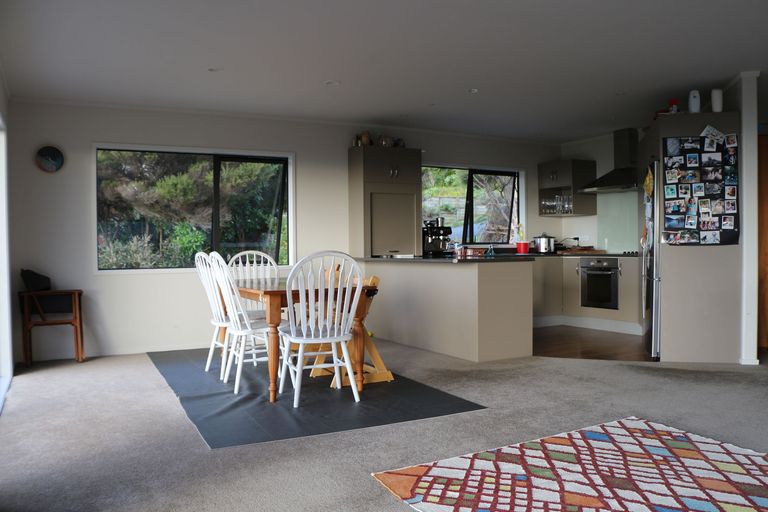 Photo of property in 2 Coachmans Way, Cable Bay, 0420