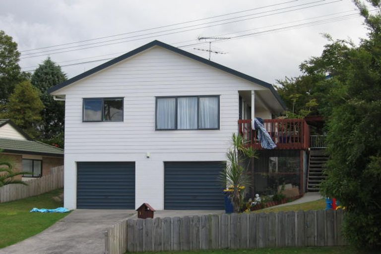 Photo of property in 17 Lanier Place, Glendene, Auckland, 0602