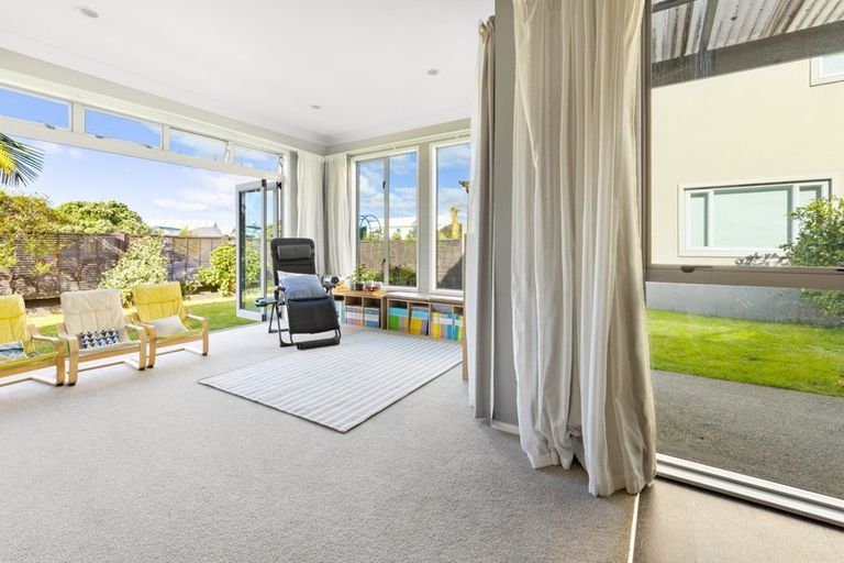 Photo of property in 7n Clearwater Cove, West Harbour, Auckland, 0618