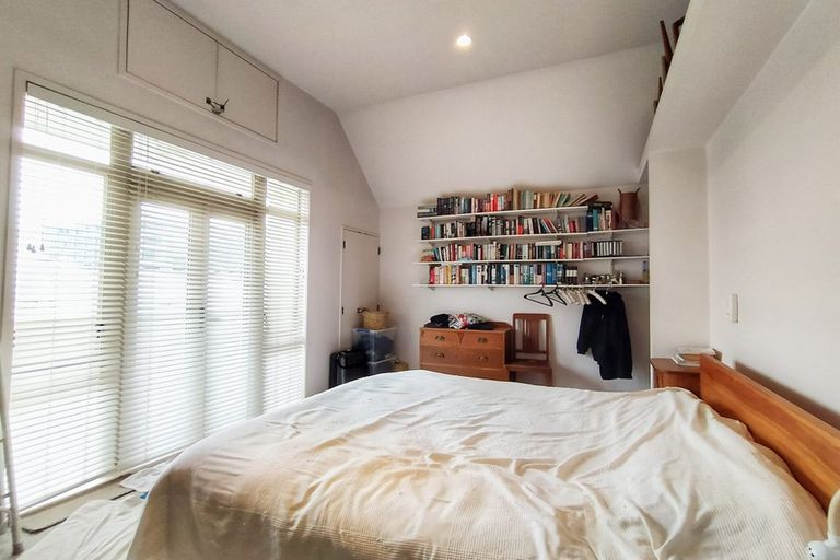 Photo of property in Henry Walton Flats, 4/2 Upper Queen Street, Auckland Central, Auckland, 1010