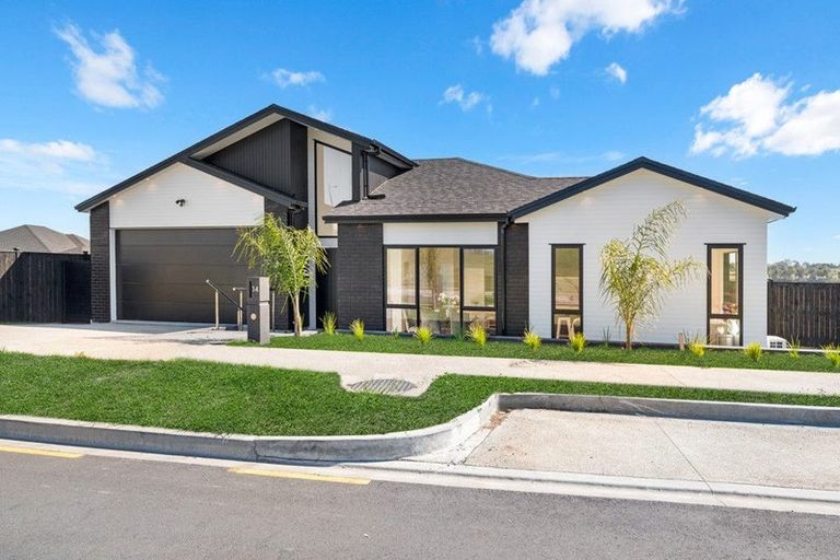 Photo of property in 14 Emerald Avenue, Rosehill, Papakura, 2113
