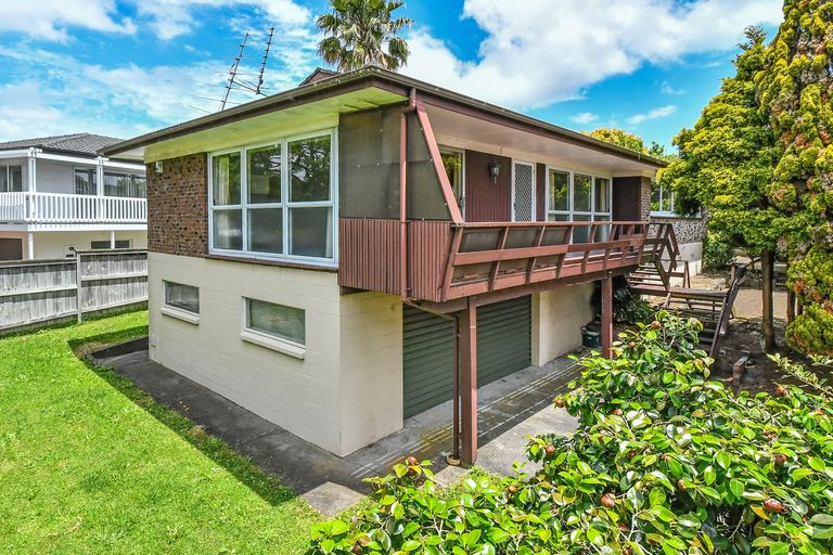 Photo of property in 57 Ray Small Drive, Pahurehure, Papakura, 2113