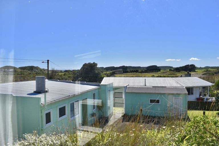 Photo of property in 4 Mahoe Street, Otaki Beach, Otaki, 5512