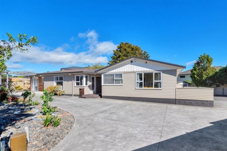 Photo of property in 81 Sturges Road, Henderson, Auckland, 0612