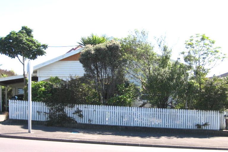 Photo of property in 2/211 Onewa Road, Birkenhead, Auckland, 0626