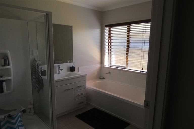 Photo of property in 4 Diamond Grove, Brown Owl, Upper Hutt, 5018