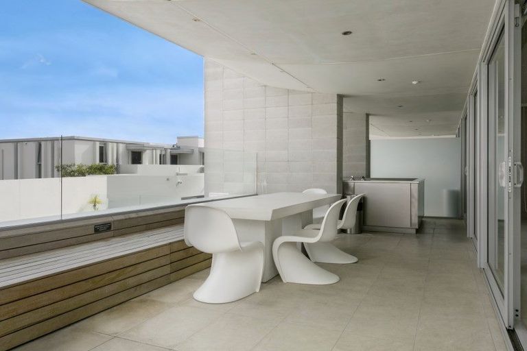 Photo of property in 11/225 Lake Terrace, Waipahihi, Taupo, 3330