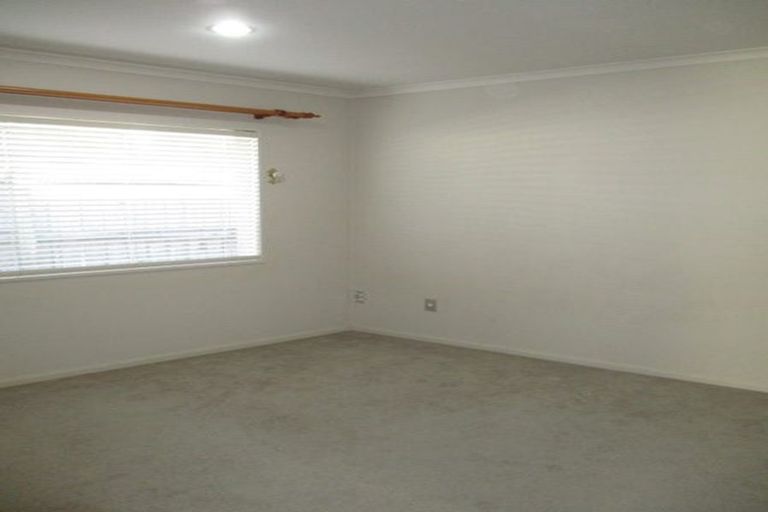 Photo of property in 12 Ballydonegan Rise, East Tamaki, Auckland, 2013