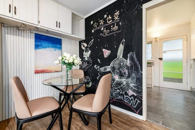 Photo of property in 2/7 Dakota Avenue, Beach Haven, Auckland, 0626