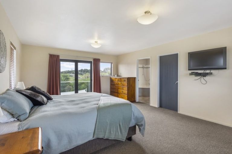 Photo of property in 92 Farm Park Road, Waiuku, 2681