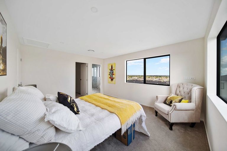 Photo of property in 1 Nola Dawn Avenue, Papakura, 2110