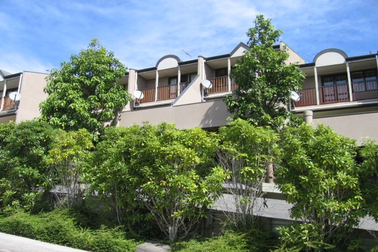 Photo of property in 4/9 Pannill Place, Oteha, Auckland, 0632