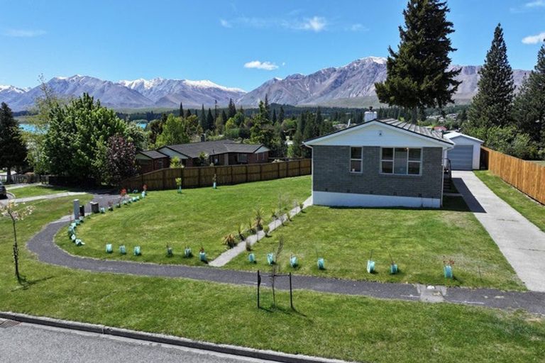 Photo of property in 32 Aorangi Crescent, Lake Tekapo, 7999