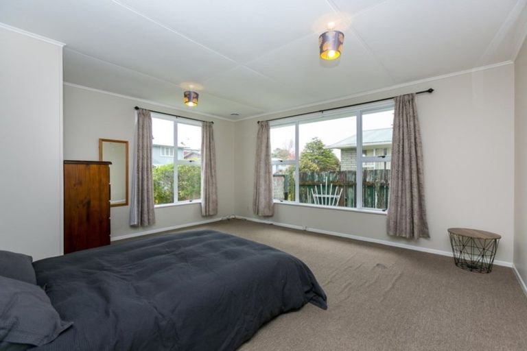 Photo of property in 13 Regent Place, Blagdon, New Plymouth, 4310
