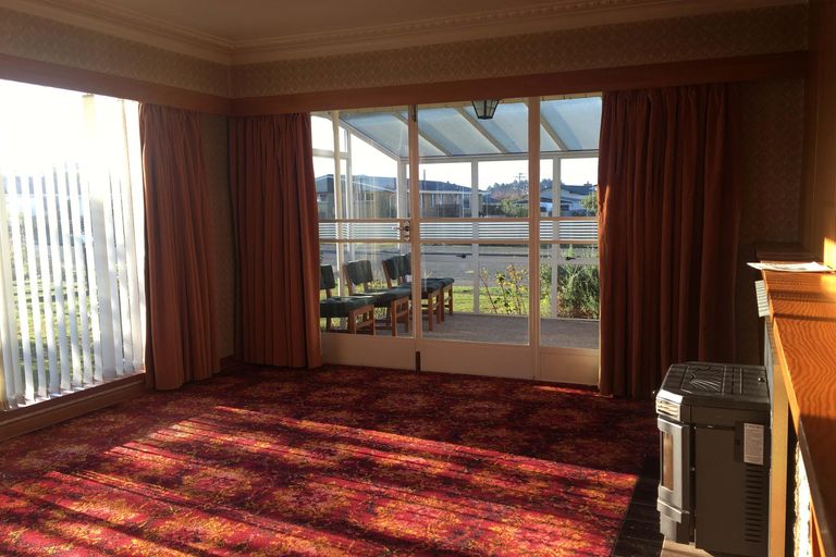 Photo of property in 1 Balmoral Street, Waimate, 7924