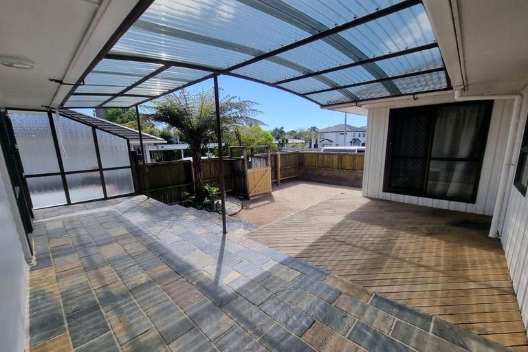 Photo of property in 19 Gossamer Drive, Pakuranga Heights, Auckland, 2010