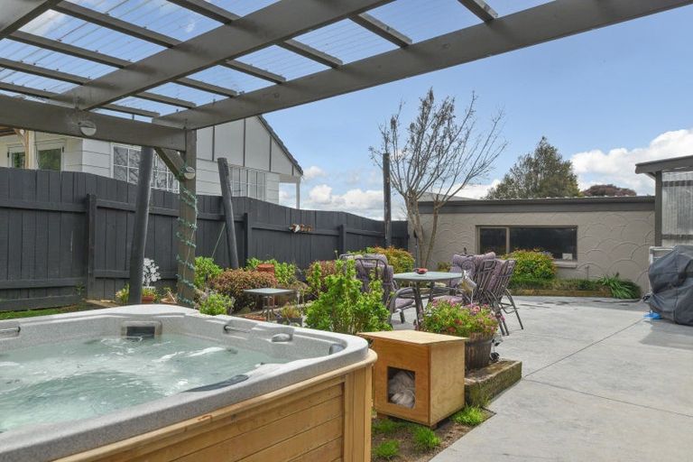 Photo of property in 19 Neri Crescent, Pomare, Rotorua, 3015