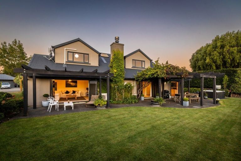 Photo of property in 65 Hikanui Drive, Havelock North, 4130