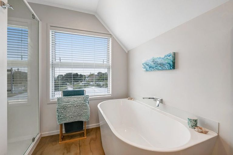 Photo of property in 25 Moffat Road, Red Beach, 0932
