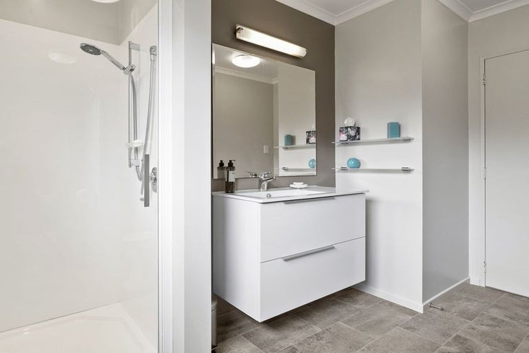 Photo of property in 16 Bayne Terrace, Macandrew Bay, Dunedin, 9014