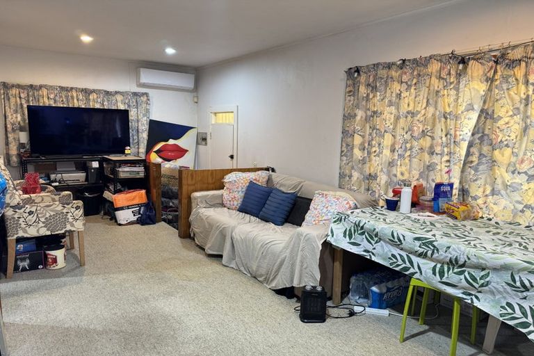 Photo of property in 72 Peach Road, Glenfield, Auckland, 0629